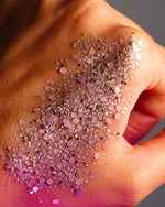 Paillettes biodégrables, 100% sans plastique, vegan, sans nanoparticules. Rosé BB est un mélange parfait entre paillettes rose bébé et dorées.