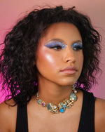 Maquillage réalisé avec les paillettes biodégradable de la marque Adezzo Beauty, mélange Cosmic Crush et la palette Escape de la même marque.